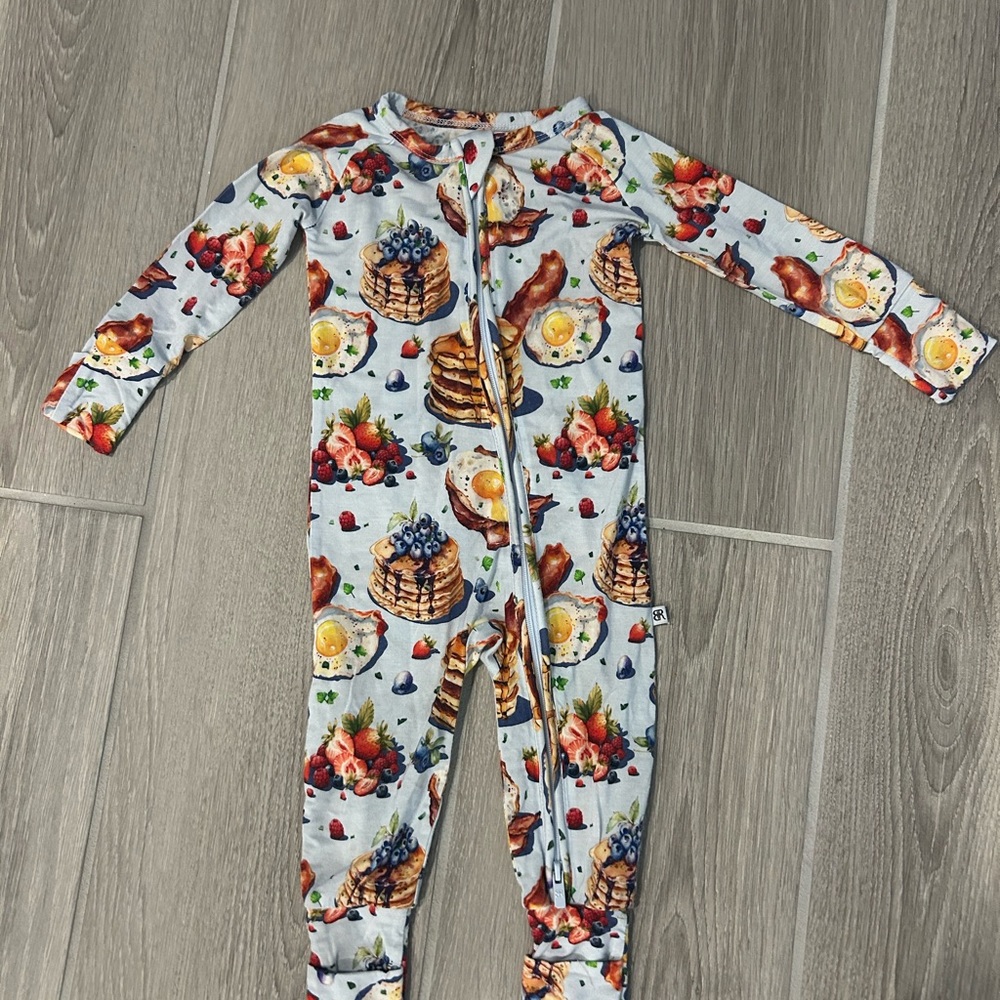 Bums and RosesOne Piece Pajamas - Brunch Print
3-6 months